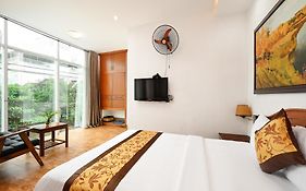 Queen Hotel Saigon Airport